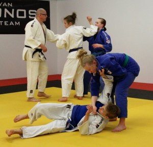 Vuosi 2014, harjoitukset. Edessä Valtteri ja Tinja, takana Dan, Noora ja Inka.