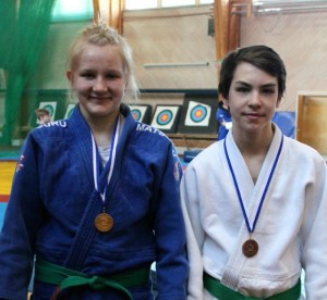 U15 mitalistit Tinja Keitaanniemi kultaa, Victor Petrov pronssia
